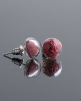 Stud earrings with red moss